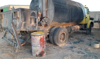 À vendre Camion avec répandeuse à bitume Berliet complet