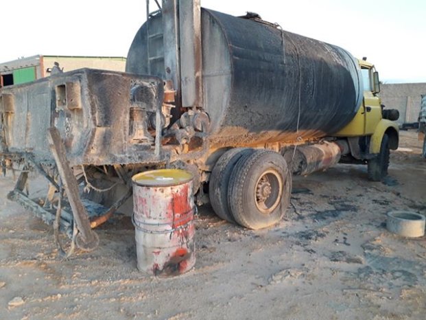 À vendre Camion avec répandeuse à bitume Berliet complet