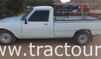 À vendre Camionnette 2 portes avec benne Peugeot 504 complet