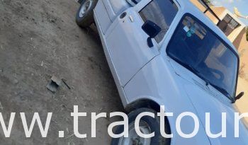À vendre Camionnette 2 portes avec benne Peugeot 504 complet