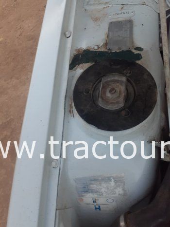 À vendre Camionnette 2 portes avec benne Peugeot 504 complet