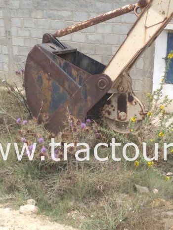 À vendre 5 godets pour pelleteuse poclain ou excavatrice complet