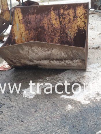 À vendre 5 godets pour pelleteuse poclain ou excavatrice complet