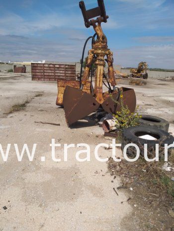 À vendre 5 godets pour pelleteuse poclain ou excavatrice complet