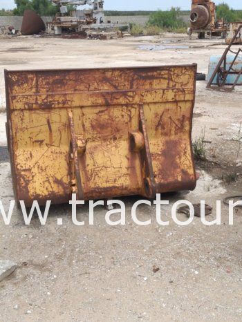 À vendre 5 godets pour pelleteuse poclain ou excavatrice complet