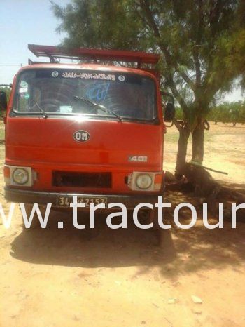 À vendre Camion plateau avec ridelles OM 40 complet