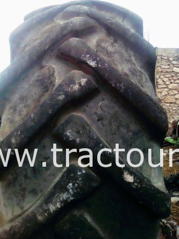 À vendre 2 Pneus agricoles 18.4-30 complet