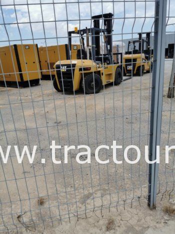 Location d’engin de manutention et camion de remorquage complet
