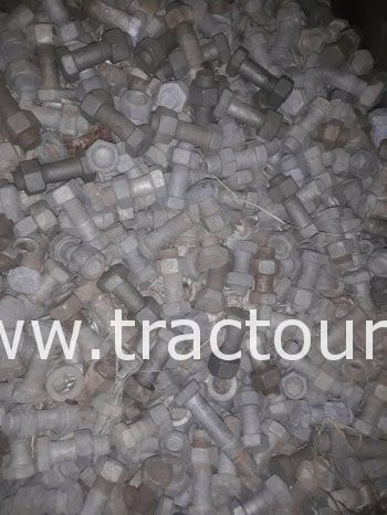 À vendre 17 tonnes de boulonnerie complet