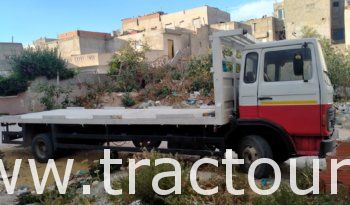À vendre Camion plateau sans ridelles Renault Midliner M160 complet
