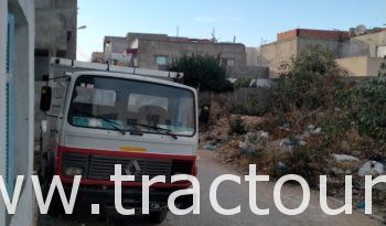 À vendre Camion plateau sans ridelles Renault Midliner M160 complet