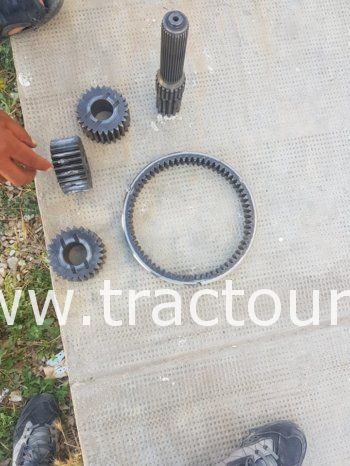 Cherche Train épicycloïdal: satellite ➕ planétaire ➕ arbre Kubota M9000  نلوج على complet