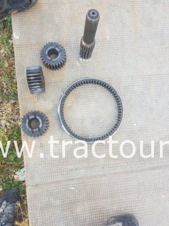 Cherche Train épicycloïdal: satellite ➕ planétaire ➕ arbre Kubota M9000  نلوج على complet