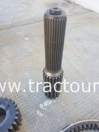 Cherche Train épicycloïdal: satellite ➕ planétaire ➕ arbre Kubota M9000  نلوج على complet