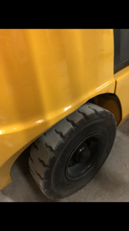 À vendre Chariot élévateur gaz Hyundai 3,5 tonnes triplex avec déplacement latérale complet