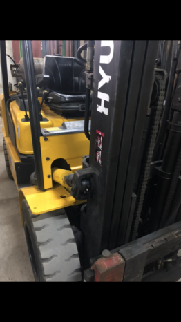 À vendre Chariot élévateur gaz Hyundai 3,5 tonnes triplex avec déplacement latérale complet