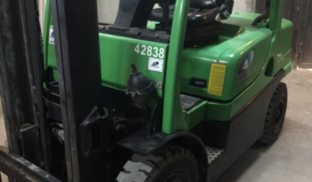 À vendre Chariot élévateur diesel Hyster 3 tonnes avec déplacement latérale et pneus neufs complet