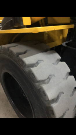 À vendre Chariot élévateur gaz Hyundai 3,5 tonnes triplex avec déplacement latérale complet
