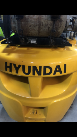 À vendre Chariot élévateur gaz Hyundai 3,5 tonnes triplex avec déplacement latérale complet