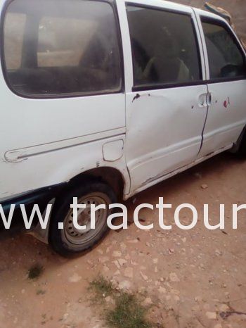 À vendre Utilitaire fourgon Nissan Vanette 2.3D moteur Isuzu complet