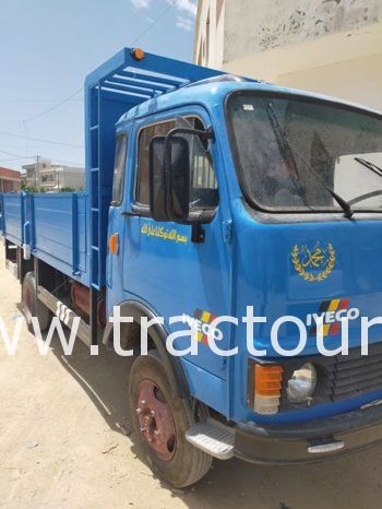 À vendre Camion plateau avec ridelles OM 40 complet