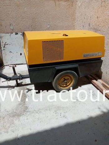 À vendre Compresseur mobilair à piston Bernard moteur Deutz F2L Types 411D – 8 bars complet