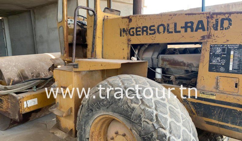 À vendre Rouleau compacteur monocylindre Ingersoll Rand 12 tonnes moteur Deutz 6 cylindres complet