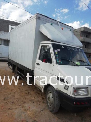 À vendre Pompe à chape 3 cylindres Putzmeister ou échanger contre camion Iveco Daily ou OM40 complet