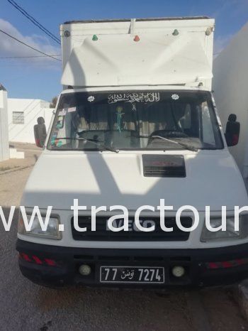 À vendre Camion fourgon Iveco Daily 35.8 complet