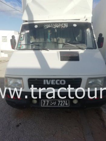 À vendre Camion fourgon Iveco Daily 35.8 complet