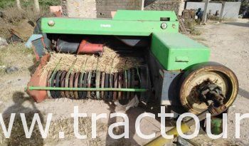 À vendre Moissonneuse batteuse Deutz 1202 Mateur avec presse a paille brissa Deutz complet