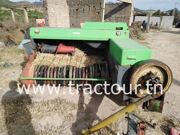 À vendre Moissonneuse batteuse Deutz 1202 Mateur avec presse a paille brissa Deutz complet