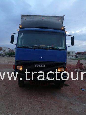 À vendre Camion plateau avec ridelles Fiat Iveco 135-14 complet
