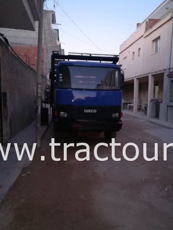 À vendre Camion plateau avec ridelles Fiat Iveco 135-14 complet
