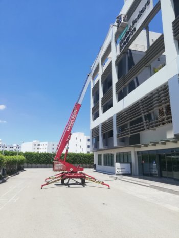 À vendre nacelle élévatrice tractée à mat télescopique complet