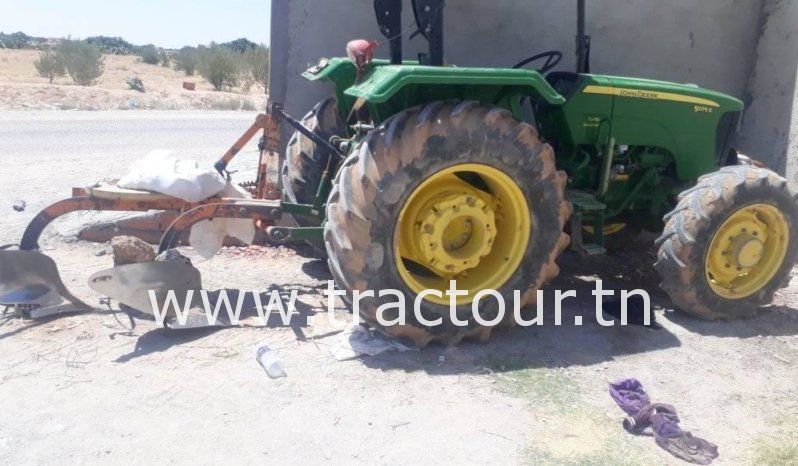 À vendre Tracteur John Deere 5075E avec charrue à 2 socs, déchaumeuse  à 9 disques, canadienne à 11 dents et pulvérisateur 400 litres complet