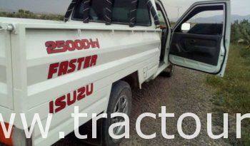 À vendre Camionnette 2 portes avec benne Isuzu Super Faster 2500 injection complet