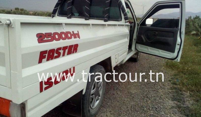 À vendre Camionnette 2 portes avec benne Isuzu Super Faster 2500 injection complet