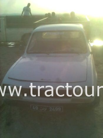 À vendre Camionnette 2 portes avec benne Peugeot 504 complet