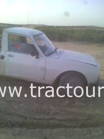 À vendre Camionnette 2 portes avec benne Peugeot 504 complet