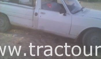 À vendre Camionnette 2 portes avec benne Peugeot 504 complet