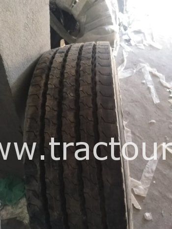 À vendre Pneus poids lourd Michelin 315 80 R22.5 complet