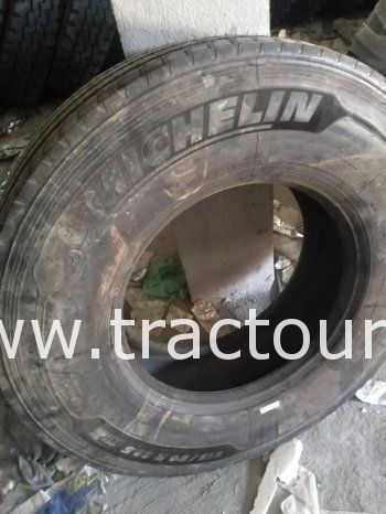 À vendre Pneus poids lourd Michelin 315 80 R22.5 complet