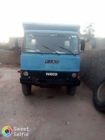 À vendre Camion benne Fiat Iveco 100-13 complet