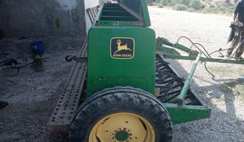À vendre Semoir conventionnel à disques John Deere 450 complet