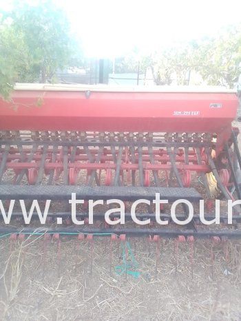 À vendre Semoir conventionnel à dents Sola TRISEM-294-ESP complet