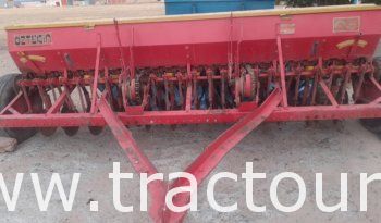 À vendre Tracteur Deutz M 70 07 avec semoir complet