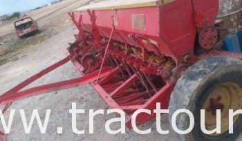 À vendre Tracteur Deutz M 70 07 avec semoir complet