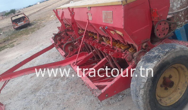 À vendre Tracteur Deutz M 70 07 avec semoir complet