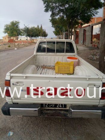À vendre Camionnette 2 portes avec benne Isuzu Faster 2.5D complet